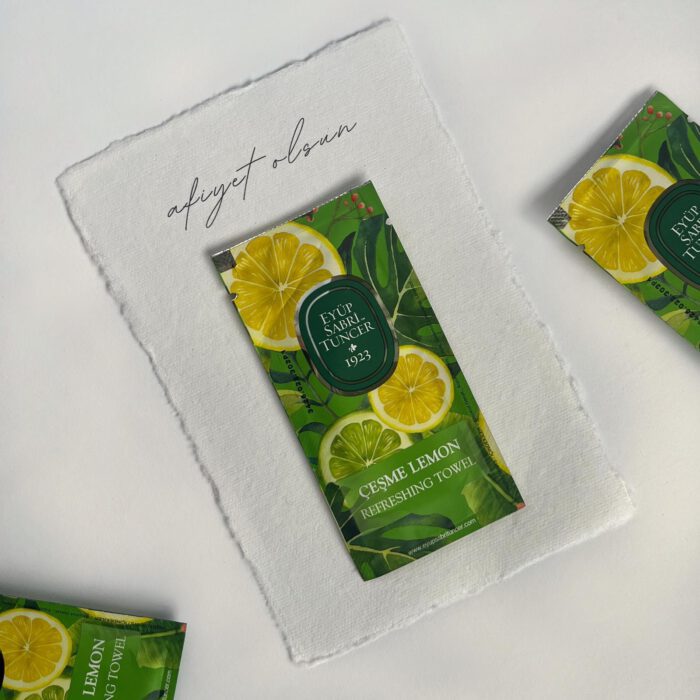 Tischkarte mit Erfrischungstuch – Bild 1